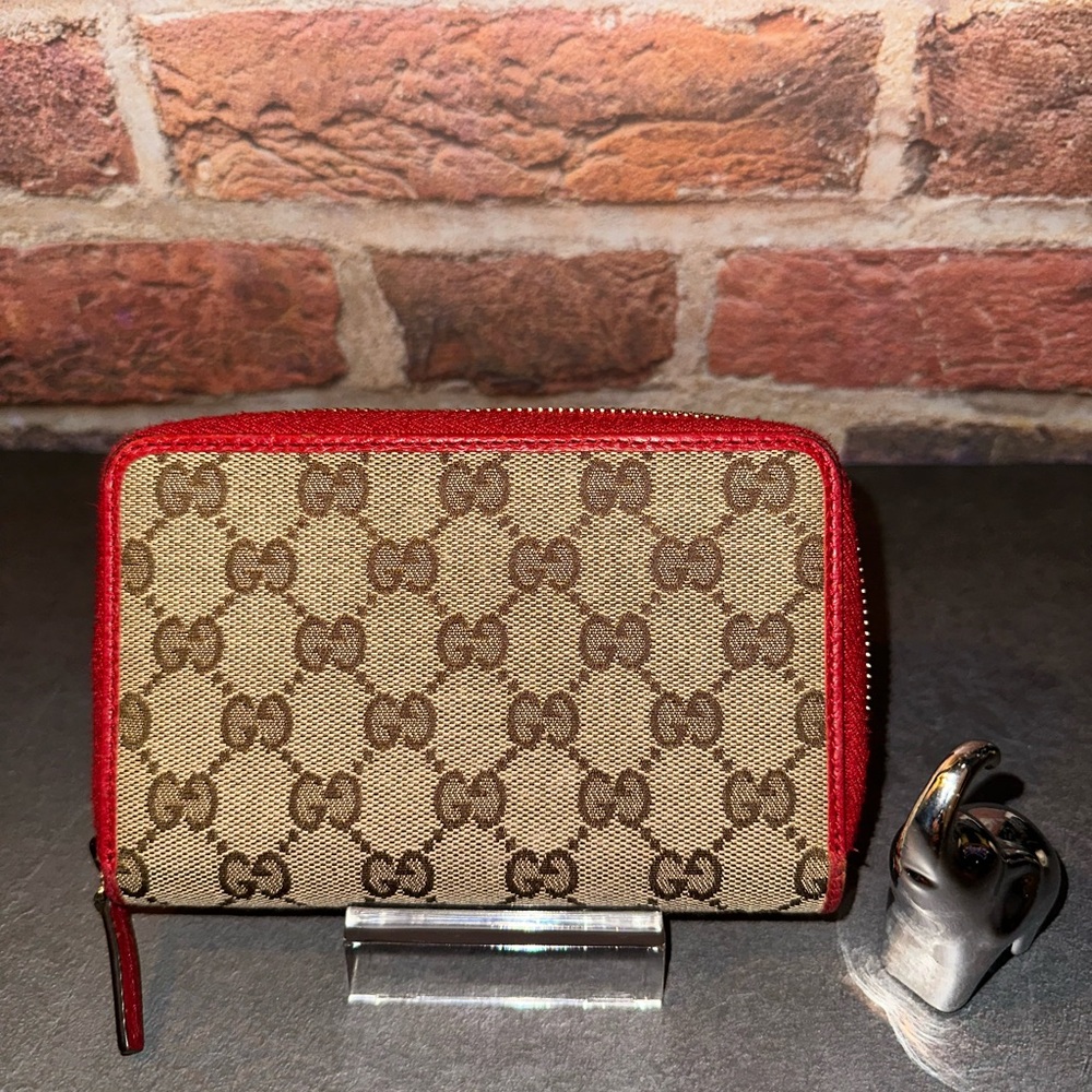 ✨ Gucci GG Supreme Zip-Around Wallet | Red Leather Interior